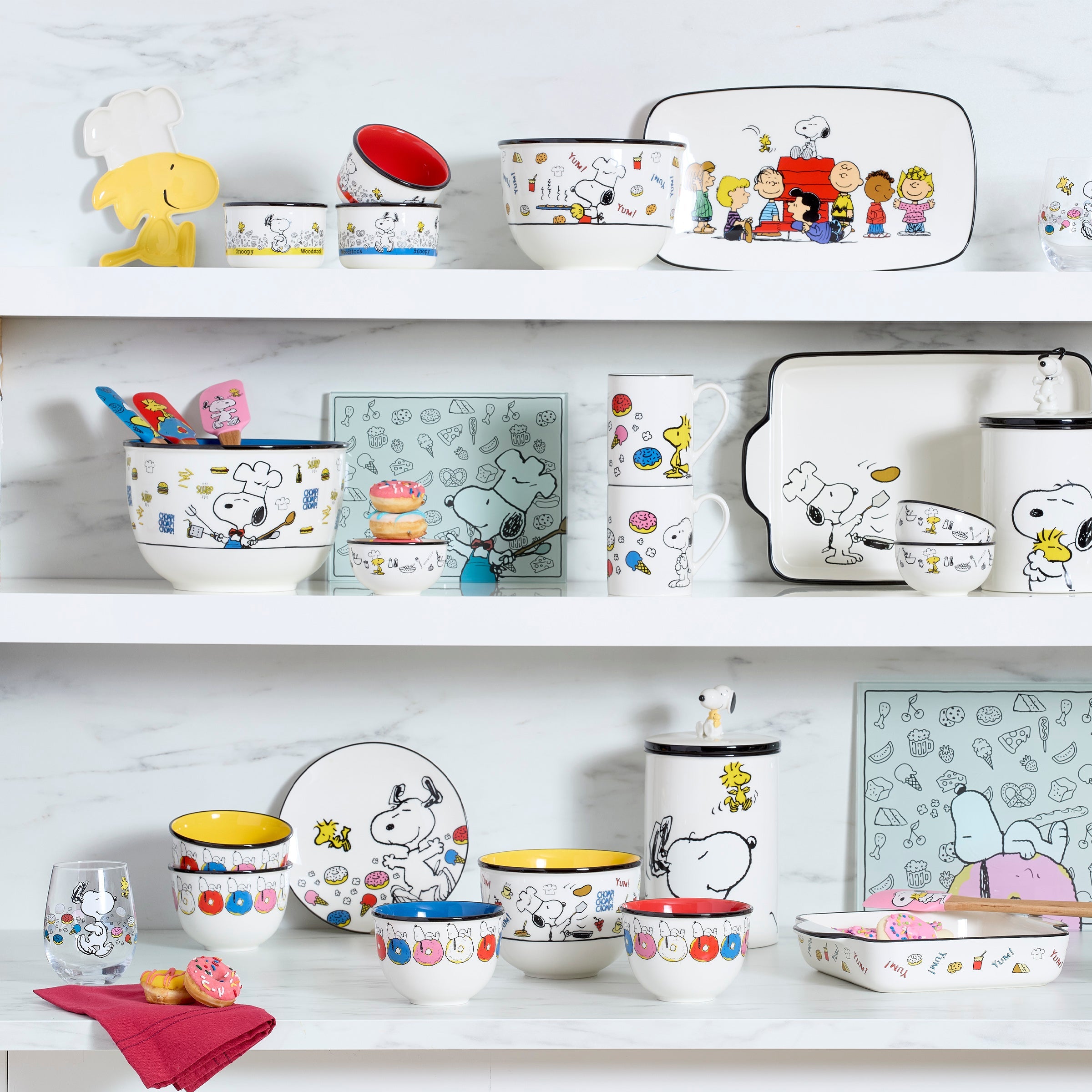 Alternative view of Chef Snoopy Large Canister