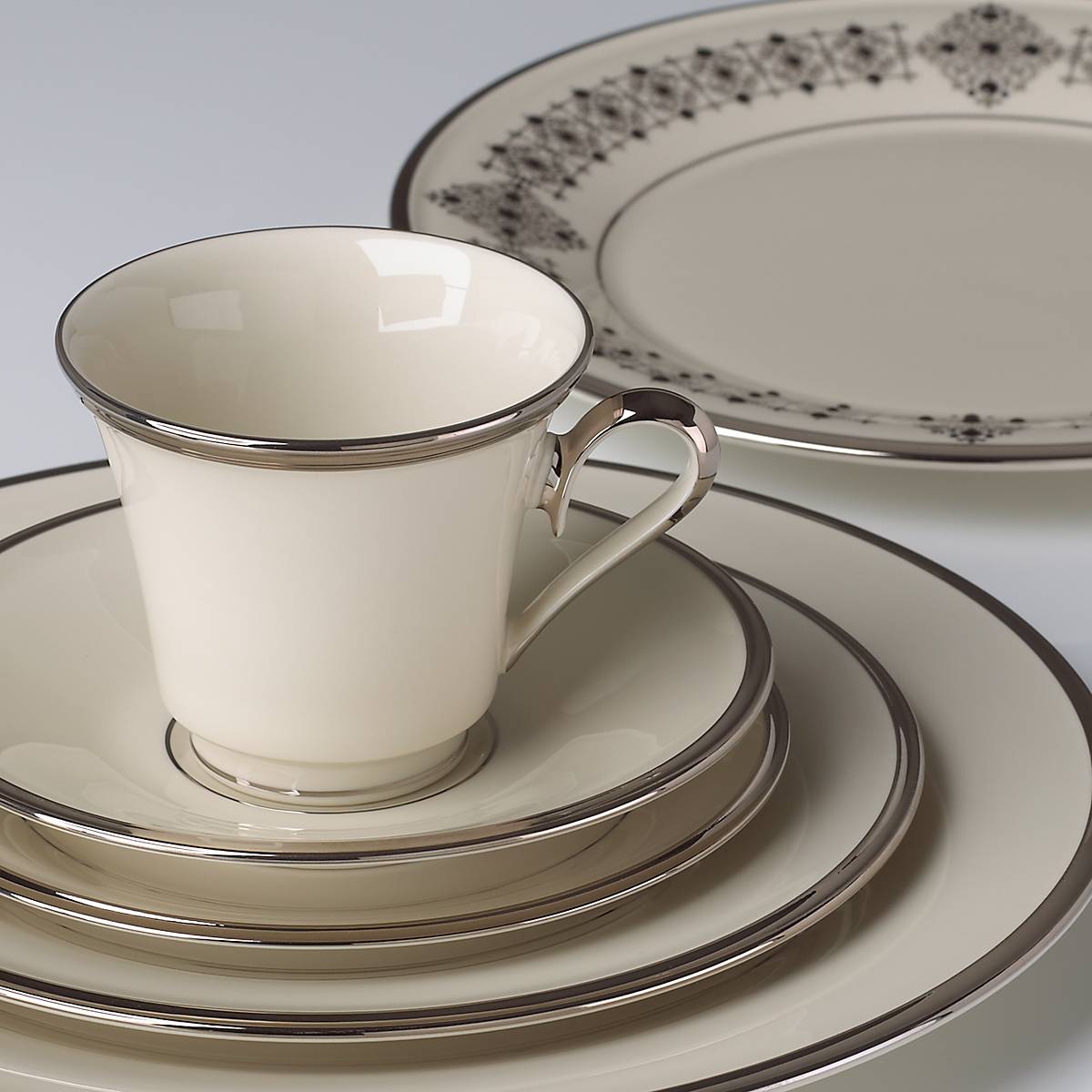 Alternative view of Solitaire 5 Piece Place Setting