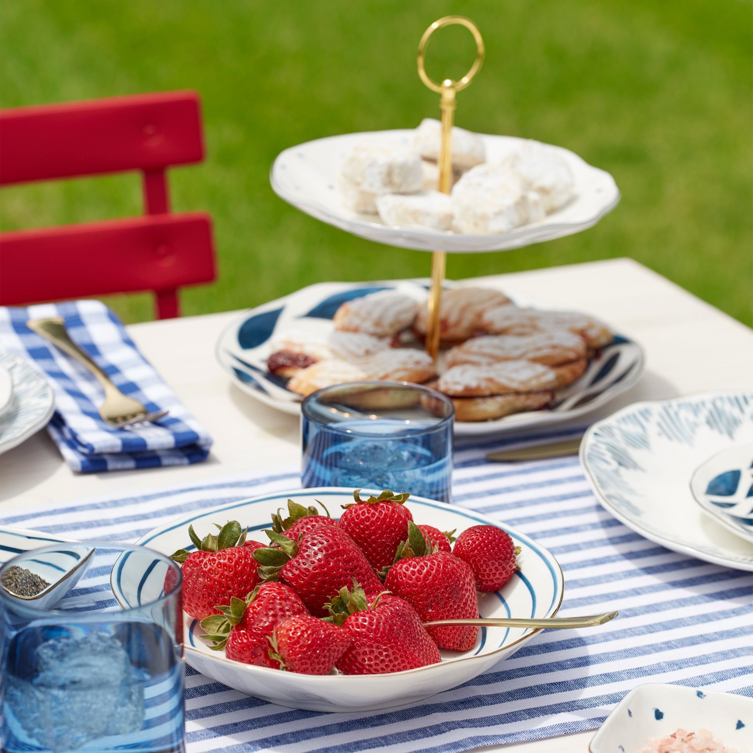 Blue Bay 2 Tiered Server - Image 6