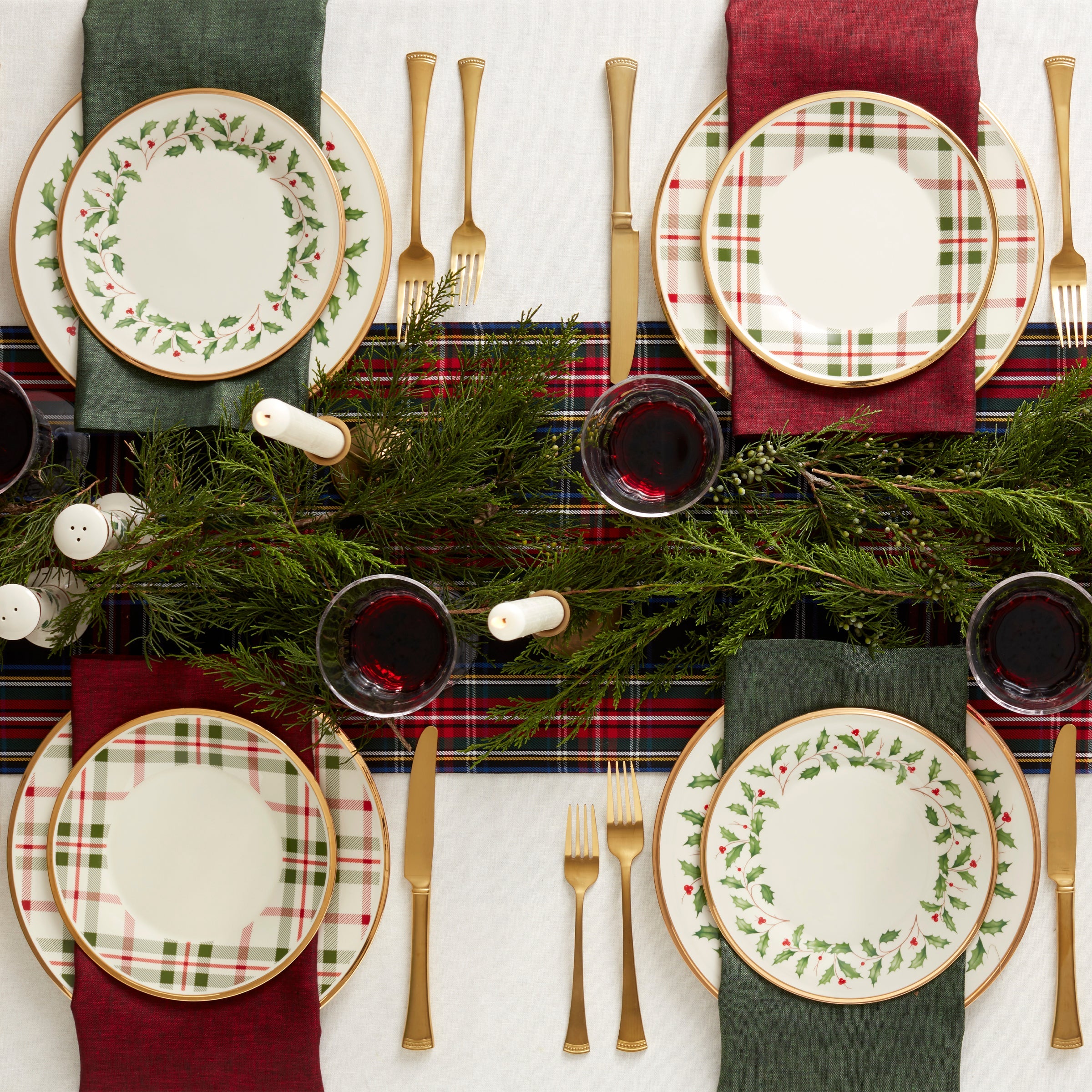 Alternative view of Holiday Plaid Dinner Plates   Set of 4