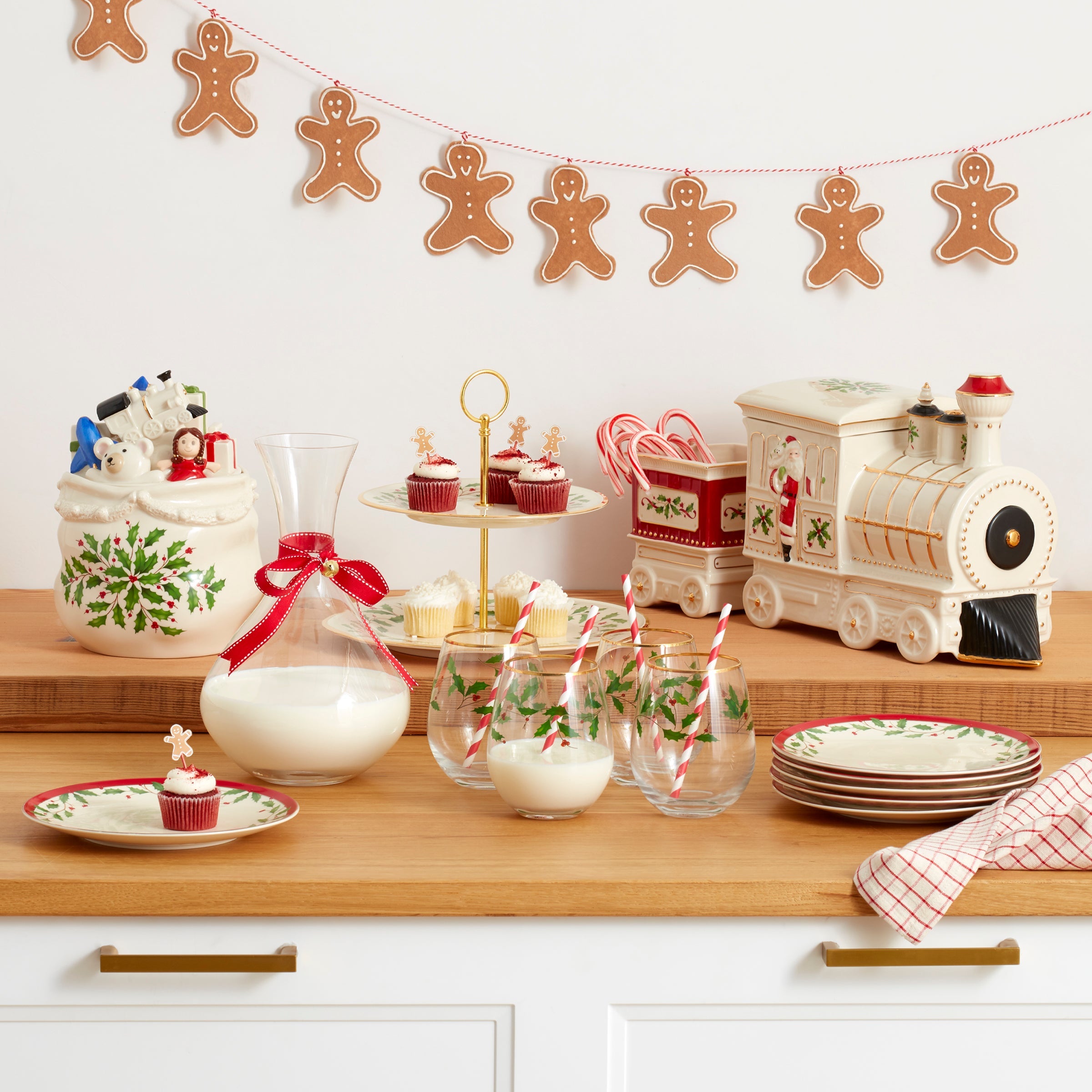 Holiday Accent Plates Set of 6 - Image 2