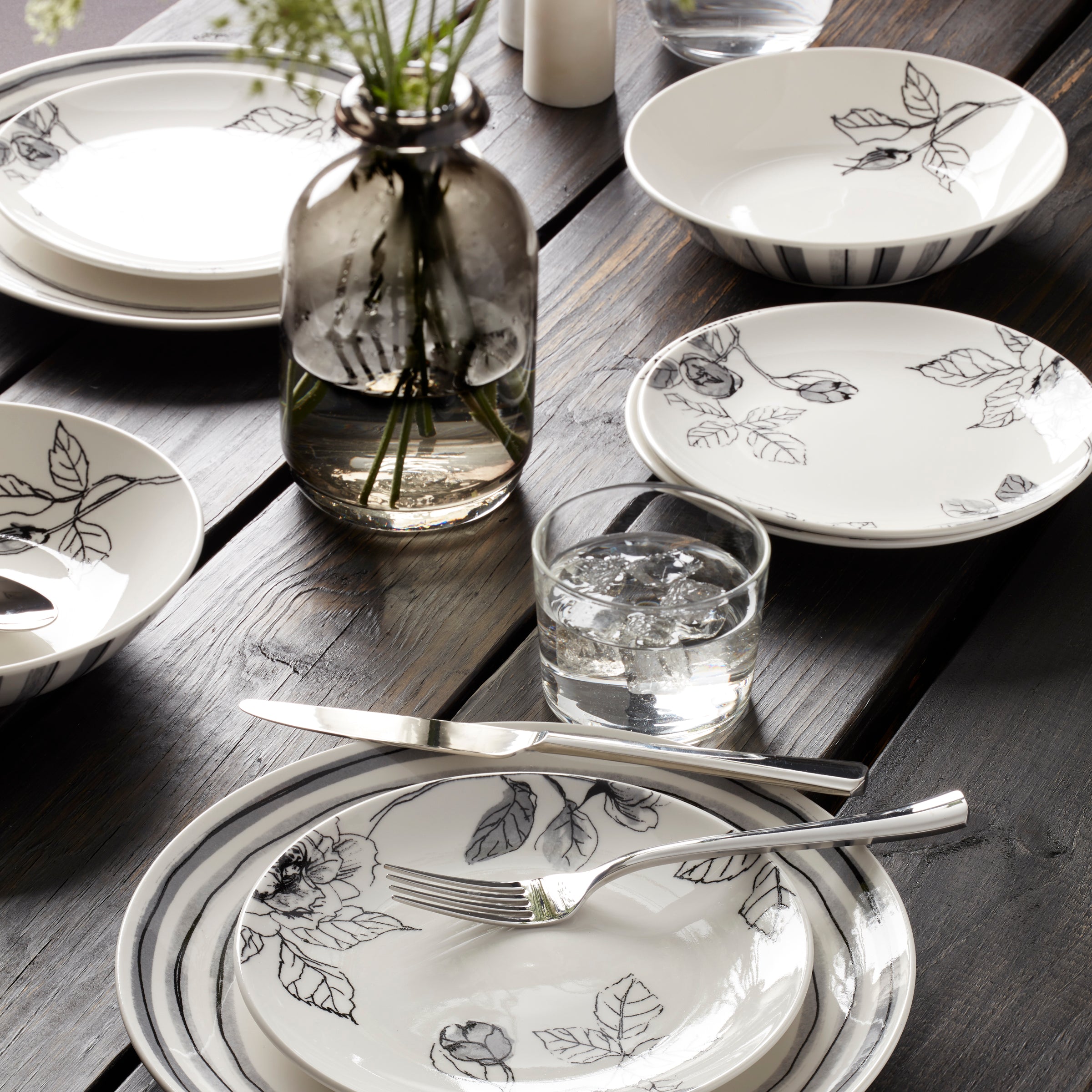 Sketchbook 12 Piece Dinnerware Set - Image 4