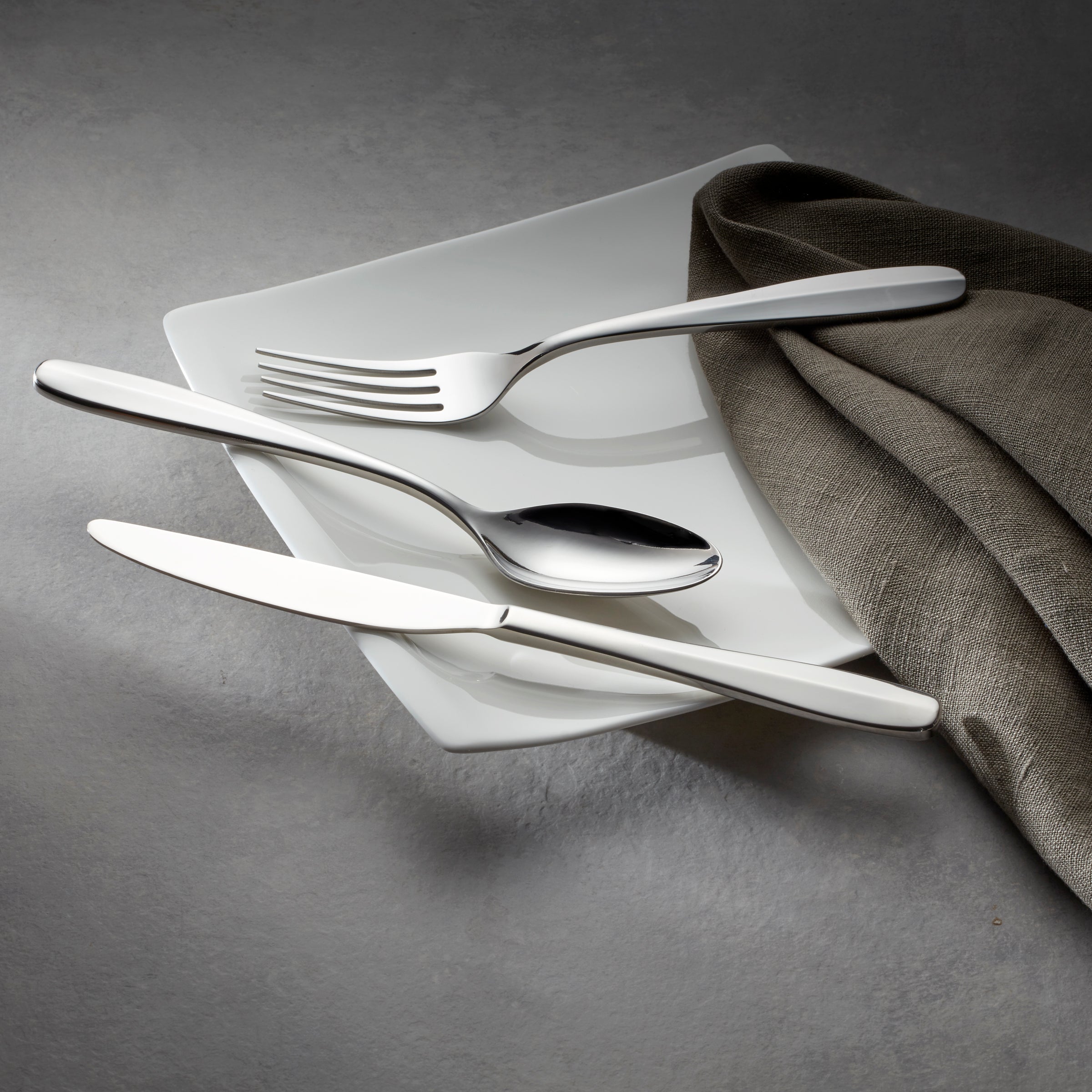 Alternative view of Oakwood 20 Piece Flatware Set