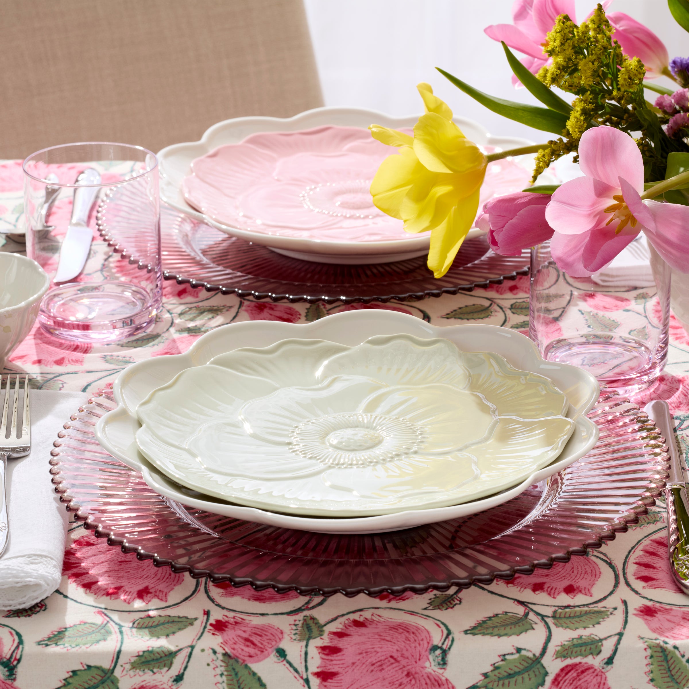 Studio 1414 Scallop 12 Piece Dinnerware Set - Image 9