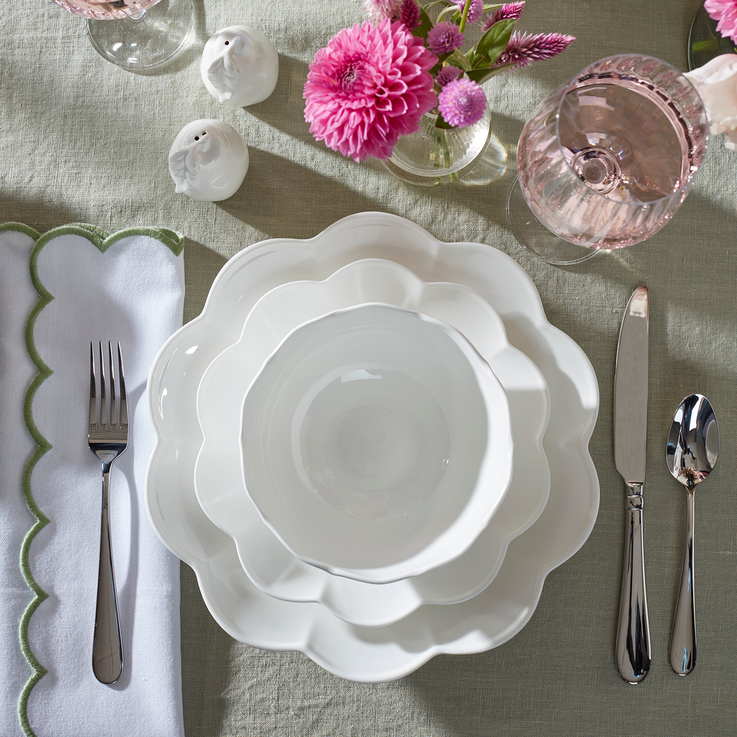 Studio 1414 Scallop 12 Piece Dinnerware Set - Image 16