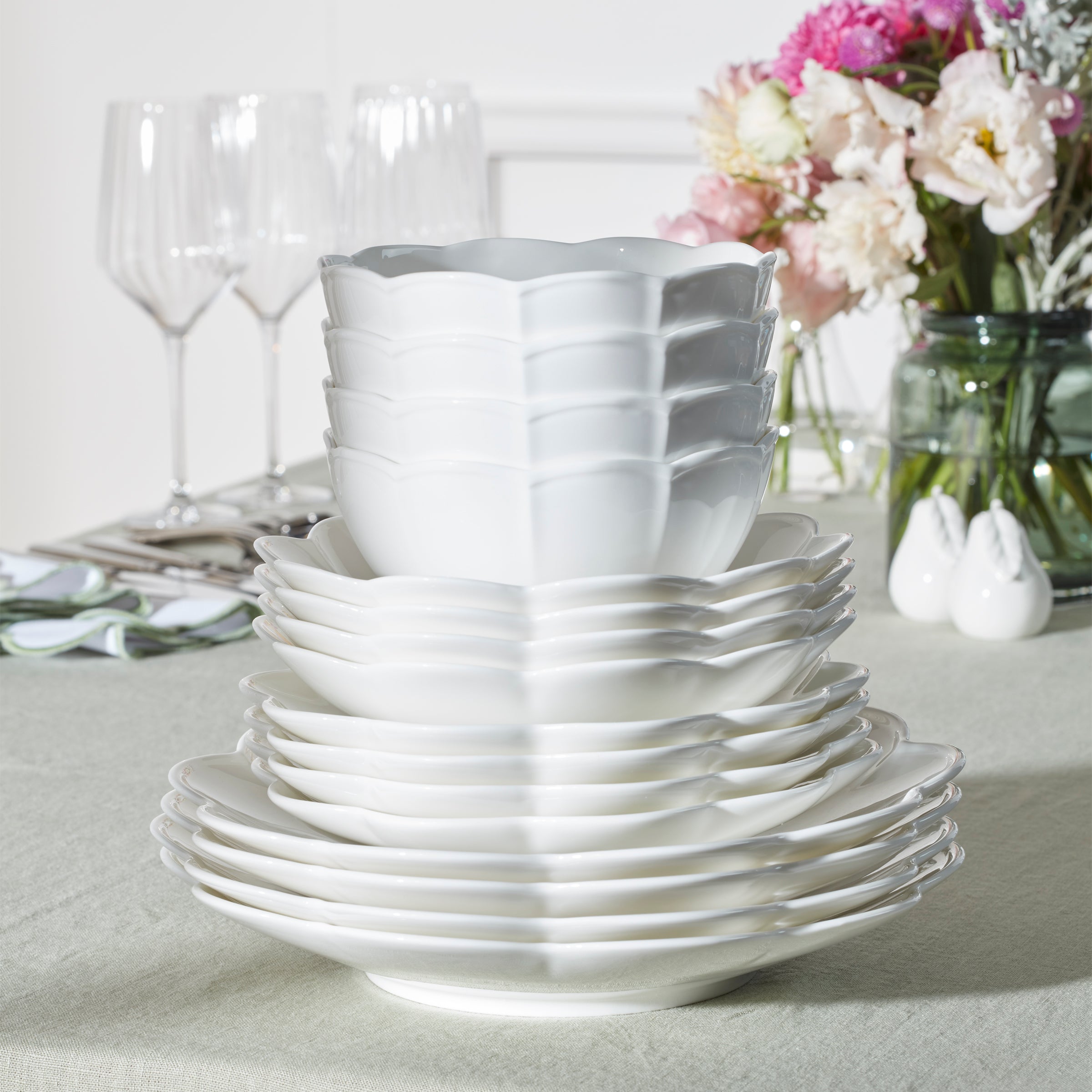 Studio 1414 Scallop 16 Piece Dinnerware Set - Image 8