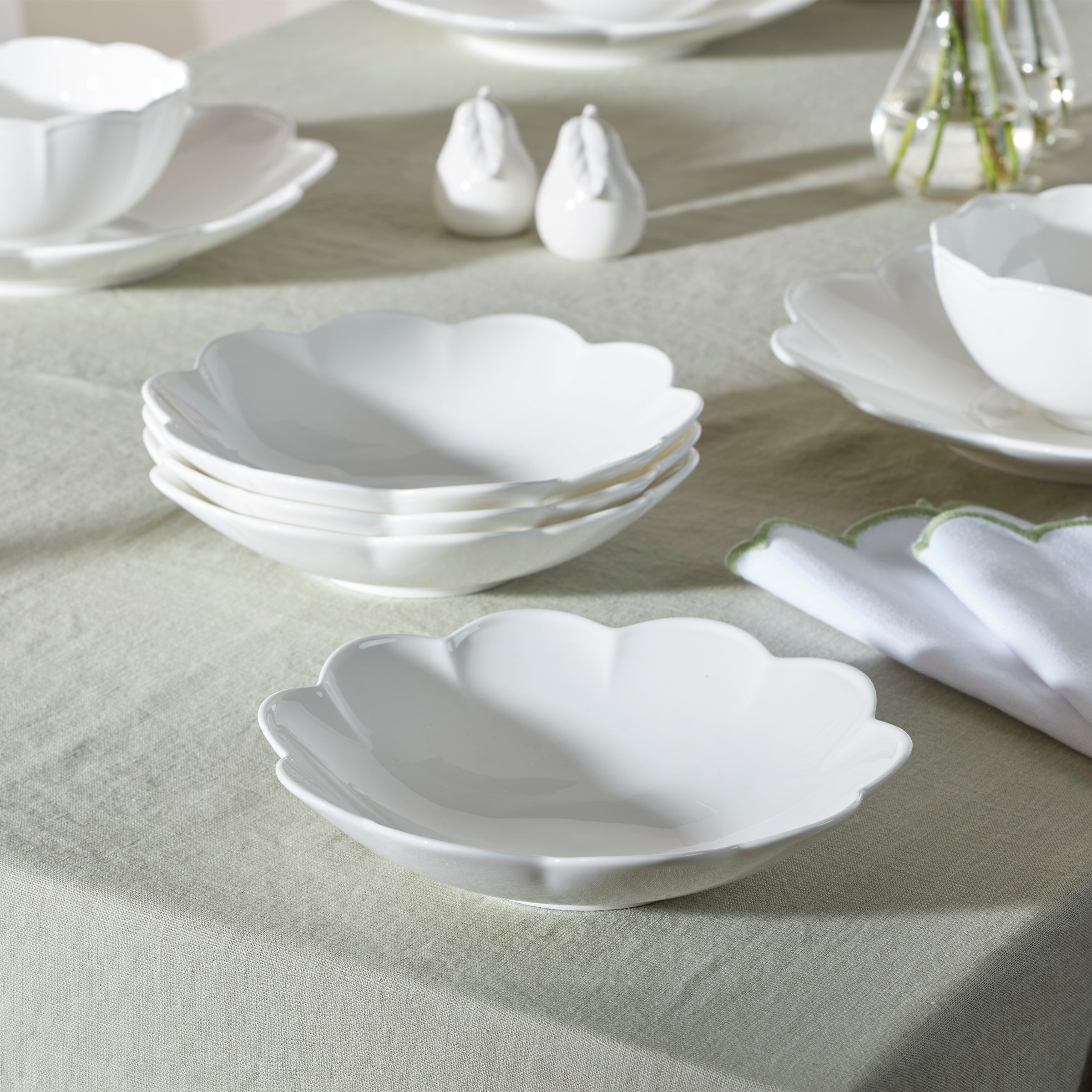 Studio 1414 Scallop 16 Piece Dinnerware Set - Image 10