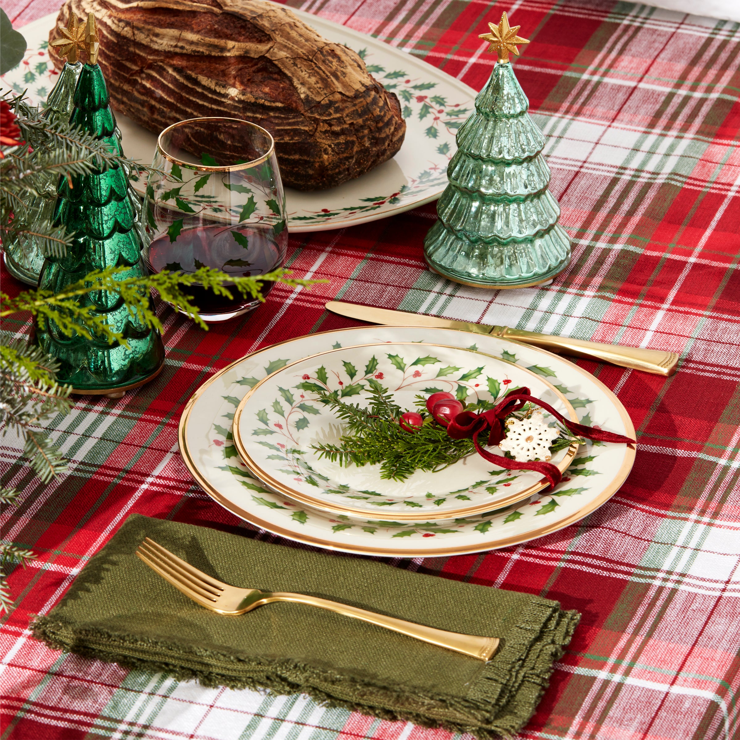 Alternative view of Holiday 18 Piece Dinnerware Set