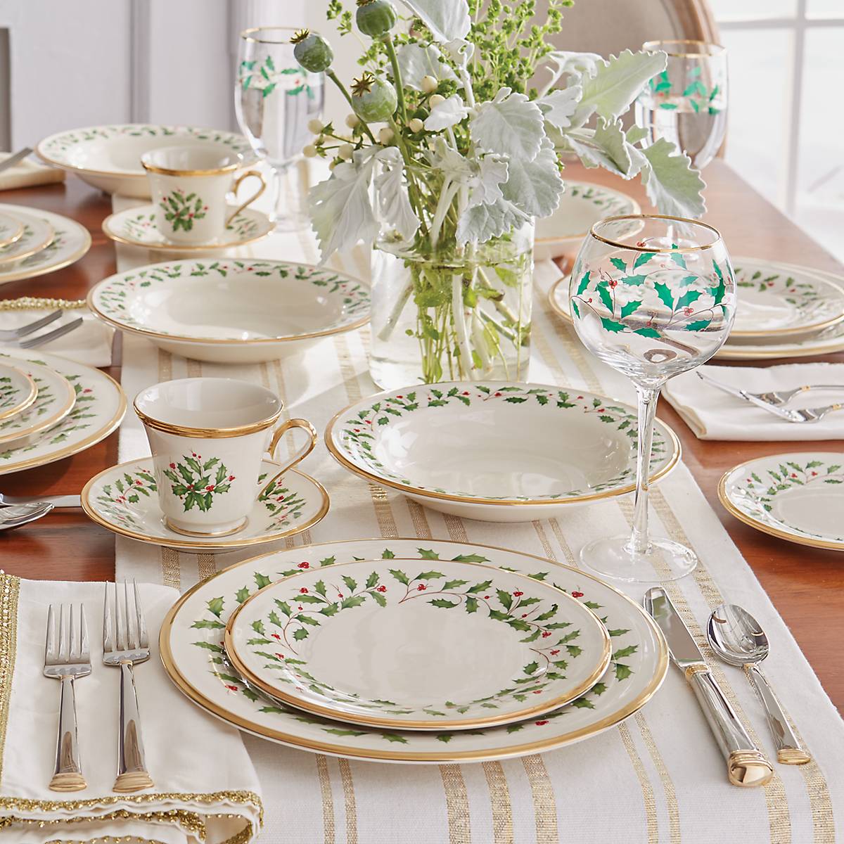 Alternative view of Eternal Gold 5 Piece Place Setting