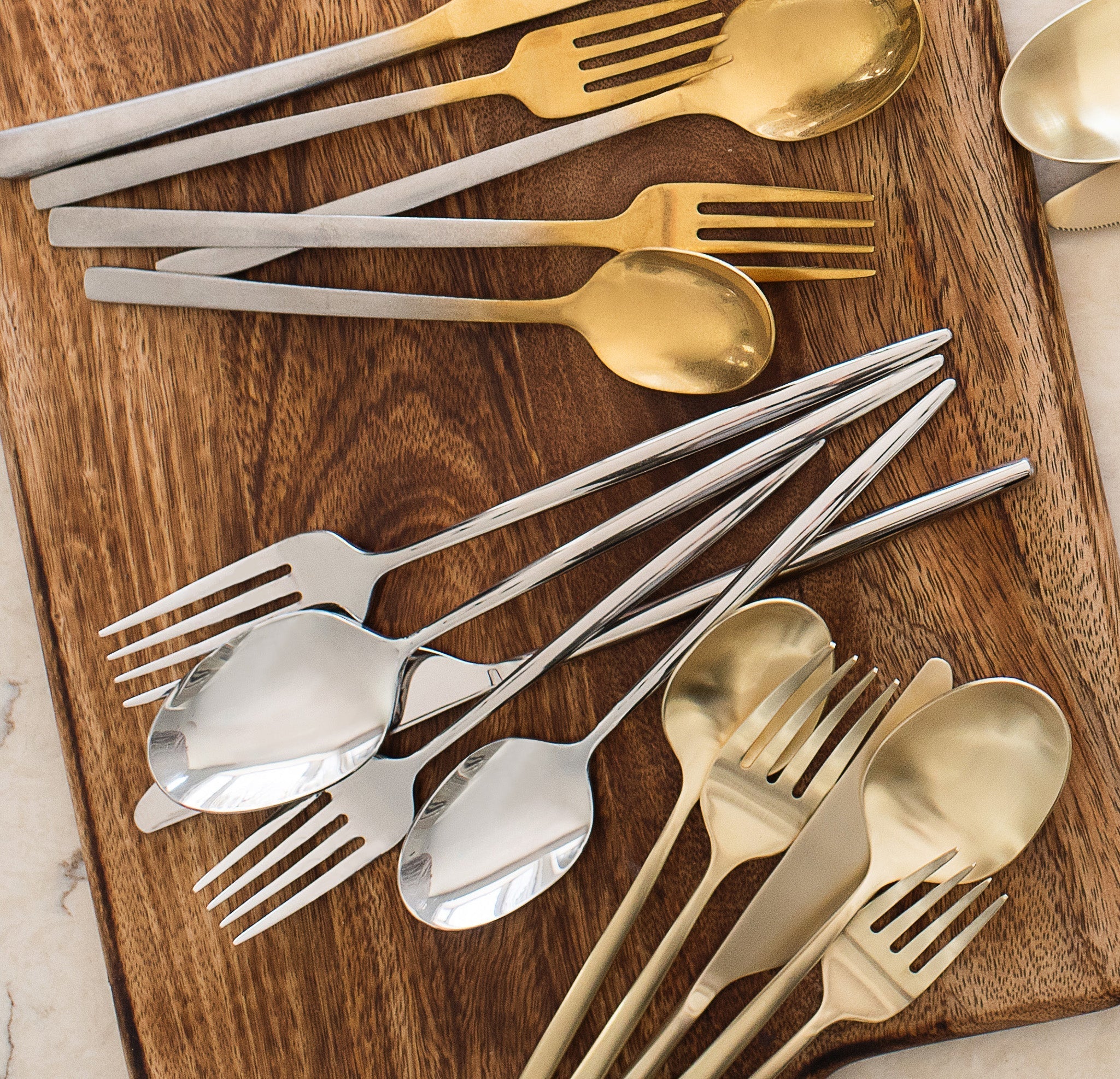 Alternative view of Gaze Mirror 20 Piece Flatware Set
