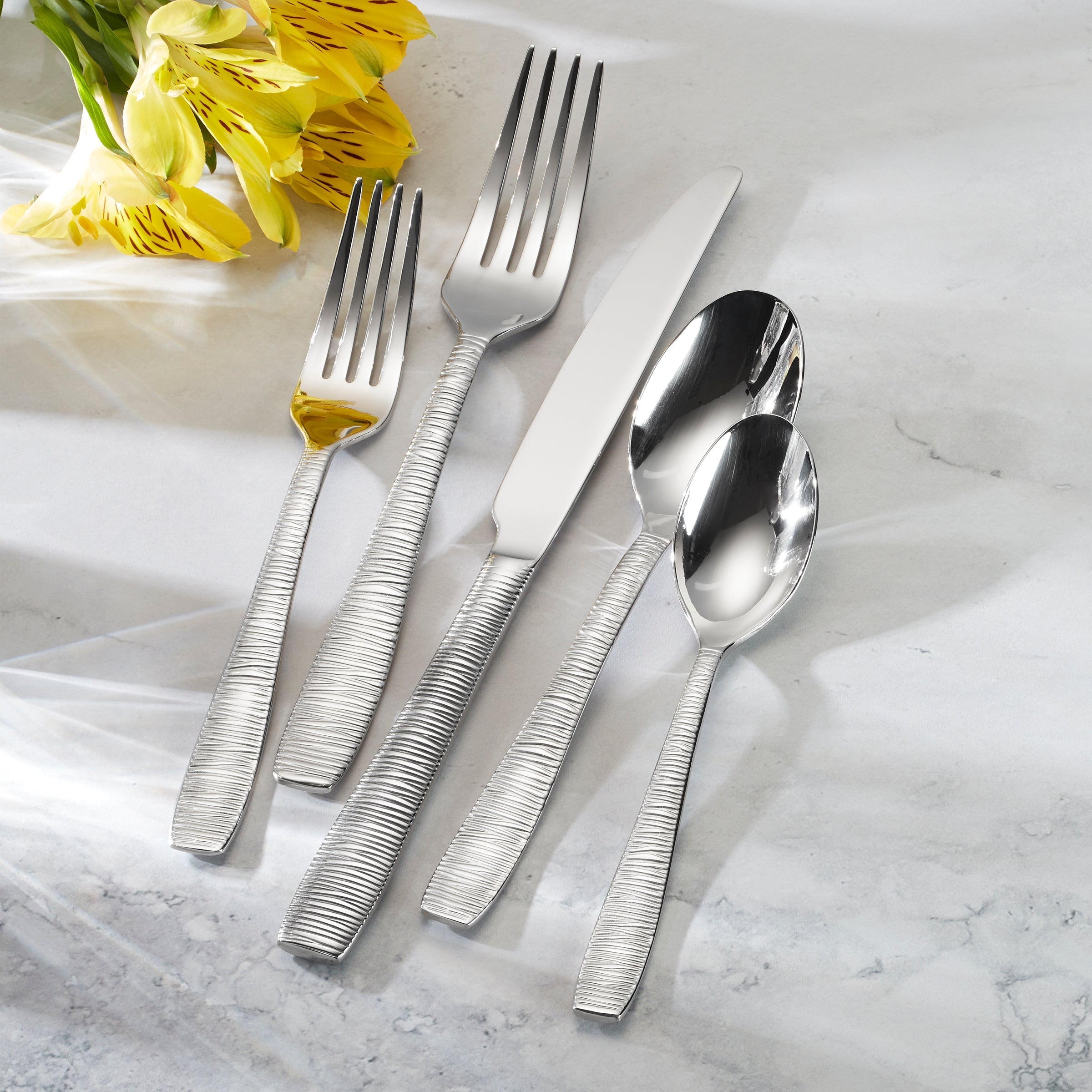 Alternative view of Bandera 20 Piece Flatware Set