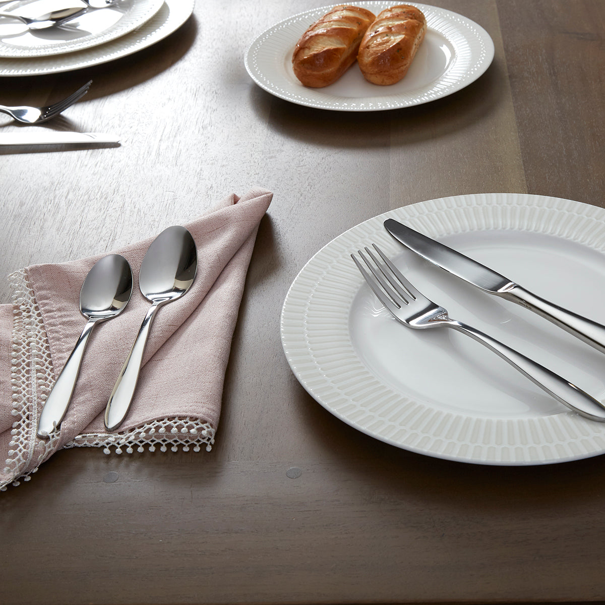 Alternative view of Mooncrest 20 Piece Flatware Set